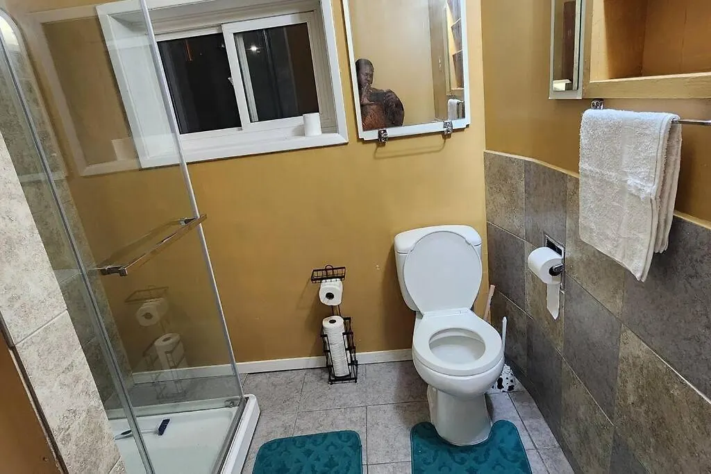 Chesskings Guest House - Unit 2 Winnipeg